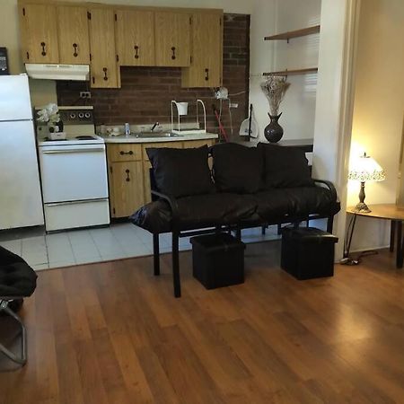Awesome Cozy 1 Bedroom Coachhouse Toronto Eksteriør billede