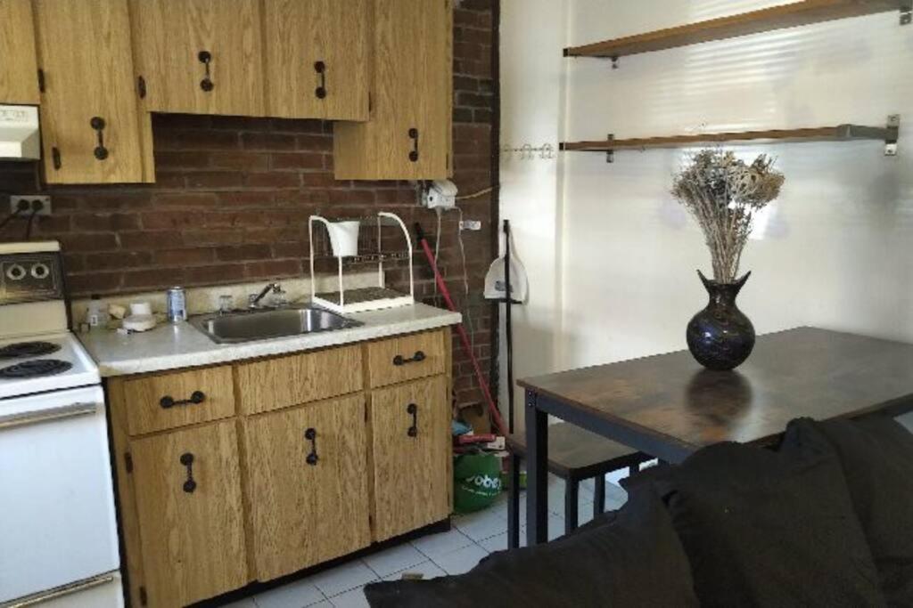 Awesome Cozy 1 Bedroom Coachhouse Toronto Eksteriør billede