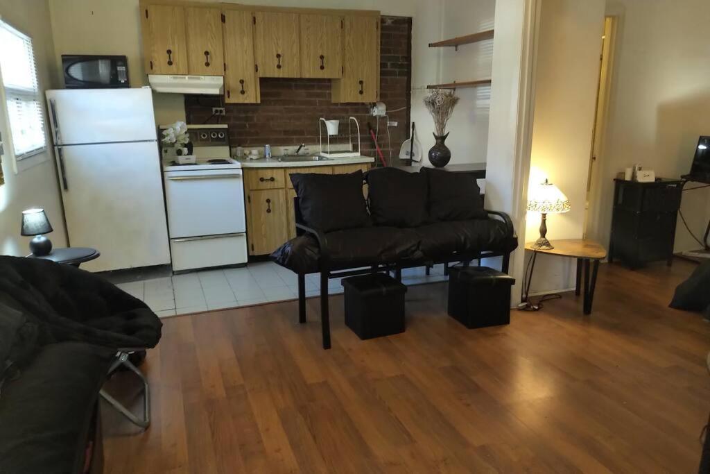Awesome Cozy 1 Bedroom Coachhouse Toronto Eksteriør billede