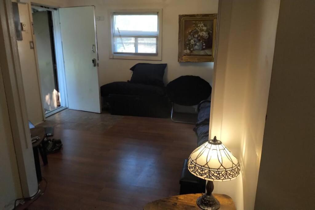 Awesome Cozy 1 Bedroom Coachhouse Toronto Eksteriør billede