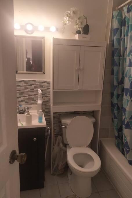 Awesome Cozy 1 Bedroom Coachhouse Toronto Eksteriør billede