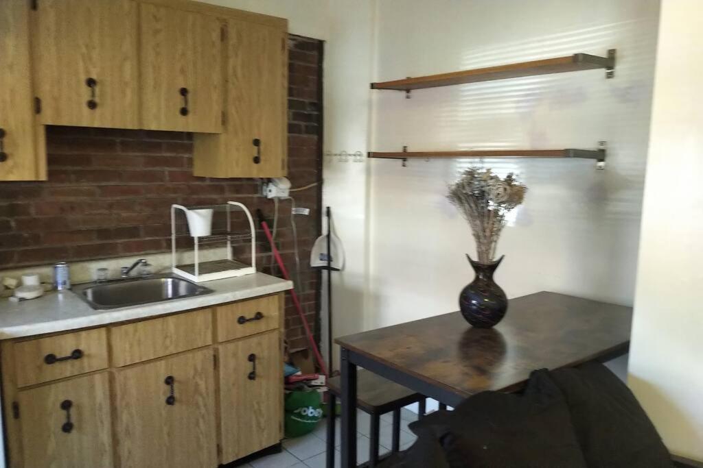 Awesome Cozy 1 Bedroom Coachhouse Toronto Eksteriør billede